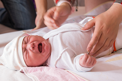 Потница у новорожденных: причины, профилактика и лечение