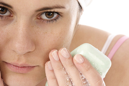 Дегтярное мыло: применение для волос, для лица