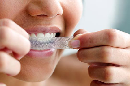 Безопасные способы самостоятельного отбеливания зубов в домашних условиях