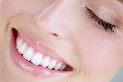 Эффективное отбеливание зубов в домашних условиях народными средствами и не только